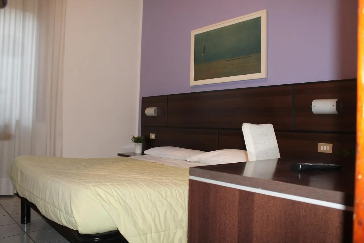 Hotel La Pace Milan 2*,